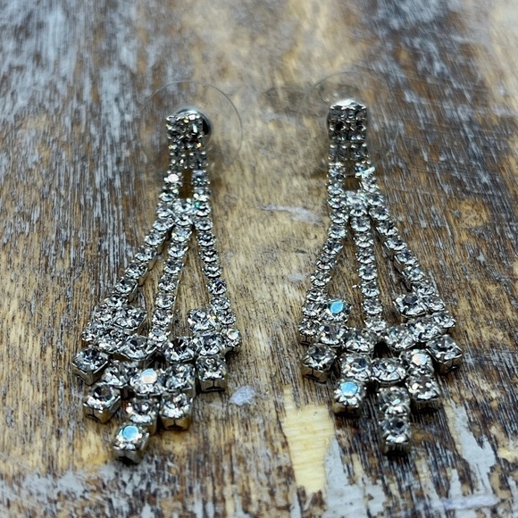 Earrings Clear Rhinestones sparkling lightweight chandelier style earrings post - Picture 1 of 11